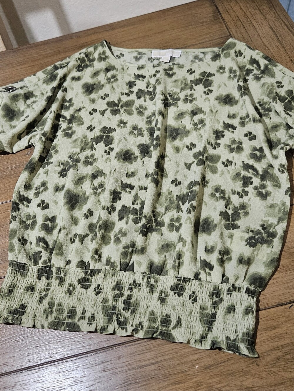 MICHAEL KORS. Floral Print Smocked-Hem Women’s Top in Olive Green MEDIUM